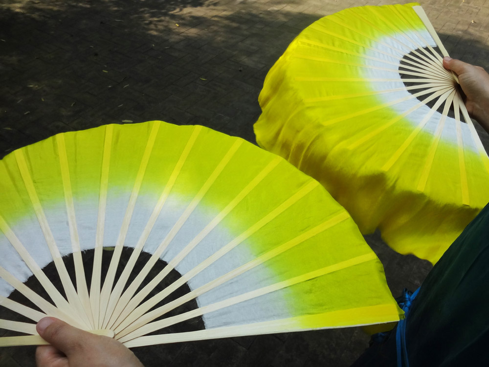 1 Pair white-yellow short Chinese silk dance fan, 10cm (4") flutter